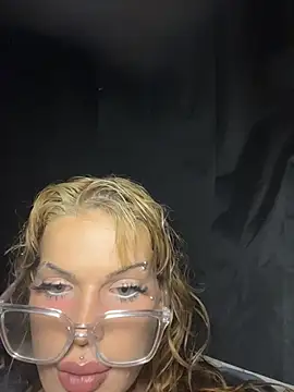 Snapshot of zowi101 chatting on 15, 3, 2026 zowi101 online show from 15, 3, 2026