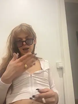 Snapshot of zowi101 chatting on 25, 3, 2026 zowi101 online show from 25, 3, 2026