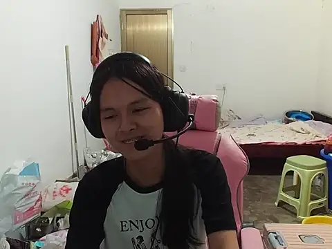 Snapshot of RebelAura chatting on 10, 11, 2025 RebelAura online show from 10, 11, 2025