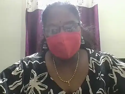 Snapshot of hootypriya chatting on 21, 4, 2026 hootypriya online show from 21, 4, 2026