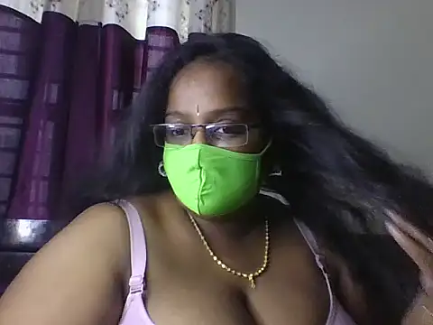 Snapshot of hootypriya chatting on 9, 5, 2026 hootypriya online show from 9, 5, 2026