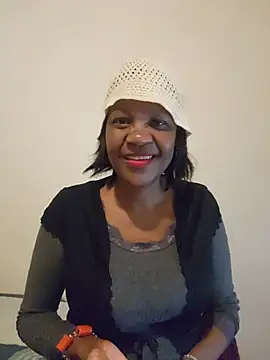 Snapshot of Mommy_Sienna chatting on 6, 6, 2026 Mommy Sienna online show from 6, 6, 2026