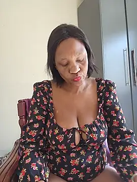 Snapshot of Mommy_Sienna chatting on 12, 6, 2026 Mommy Sienna online show from 12, 6, 2026