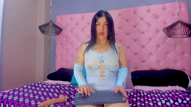 Snapshot of Karol_Horney chatting on 4, 11, 2025 Karol Horney online show from 4, 11, 2025