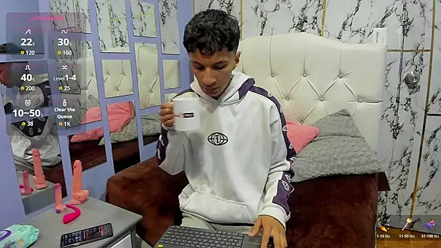 Snapshot of Elian_Julian chatting on 7, 11, 2025 Elian Julian online show from 7, 11, 2025