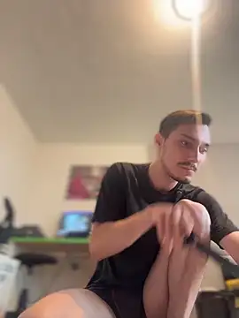 Snapshot of mihneaxxx chatting on 21, 4, 2026 mihneaxxx online show from 21, 4, 2026