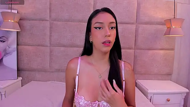 Snapshot of MaddieSteel chatting on 6, 11, 2025 MaddieSteel online show from 6, 11, 2025