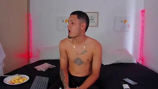 Miia  Jonees online show from 21, 12, 2025