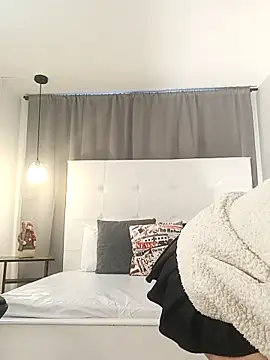 Emi Rosee online show from 19, 12, 2025