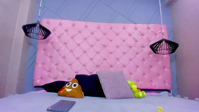 Snapshot of Mia_Horney chatting on 28, 11, 2025 Mia Horney online show from 28, 11, 2025