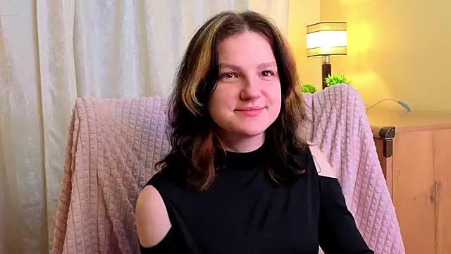 Snapshot of LatinaHuguenin chatting on 8, 4, 2026 LatinaHuguenin online show from 8, 4, 2026