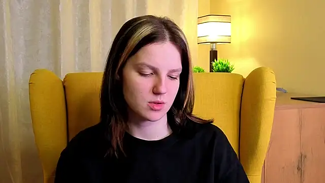 Snapshot of LatinaHuguenin chatting on 11, 4, 2026 LatinaHuguenin online show from 11, 4, 2026