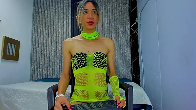 Caitlyn-Joness  online show from 4, 12, 2025