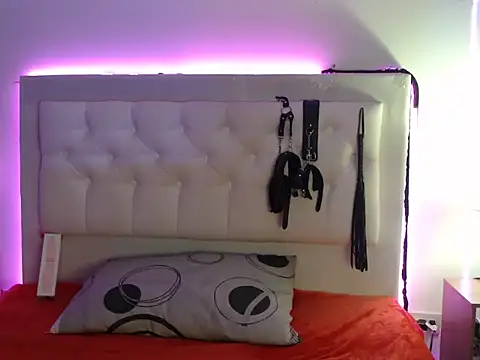 Isa Boom online show from 17, 12, 2025