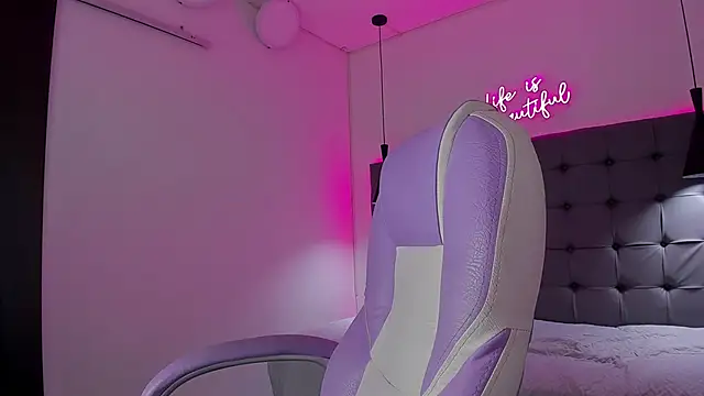 Snapshot of Liams18 chatting on 28, 11, 2025 Liams18 online show from 28, 11, 2025