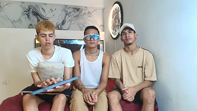 Snapshot of IMPERIO_ROMANO chatting on 4, 12, 2025 IMPERIO ROMANO online show from 4, 12, 2025