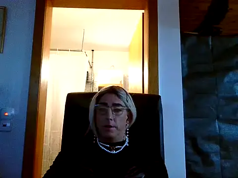 Snapshot of AgnesCross39 chatting on 14, 11, 2025 AgnesCross39 online show from 14, 11, 2025