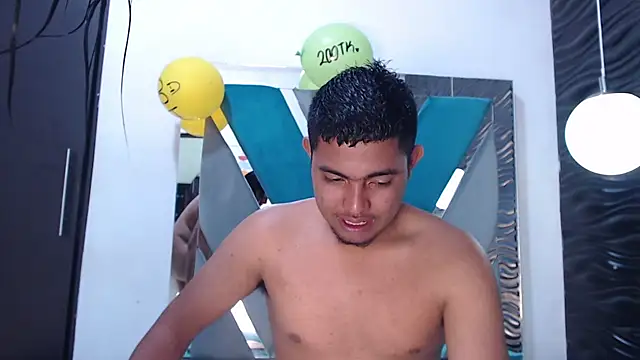 Naty And Maxx online show from 22, 12, 2025