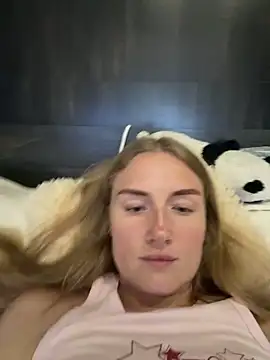 Snapshot of olliebells chatting on 19, 6, 2026 olliebells online show from 19, 6, 2026