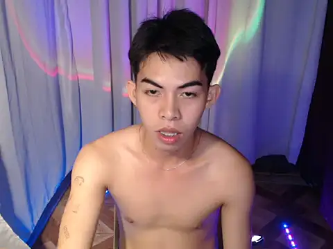 Snapshot of Urhotsilverboy chatting on 6, 4, 2026 Urhotsilverboy online show from 6, 4, 2026