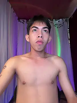 Snapshot of Urhotsilverboy chatting on 8, 4, 2026 Urhotsilverboy online show from 8, 4, 2026