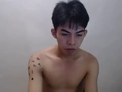 Snapshot of Urhotsilverboy chatting on 24, 4, 2026 Urhotsilverboy online show from 24, 4, 2026