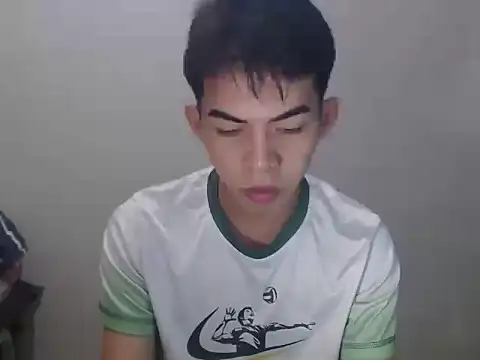 Snapshot of Urhotsilverboy chatting on 10, 7, 2026 Urhotsilverboy online show from 10, 7, 2026