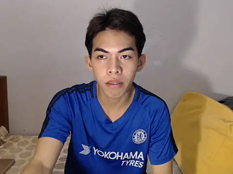 Snapshot of Urhotsilverboy chatting on 29, 7, 2026 Urhotsilverboy online show from 29, 7, 2026