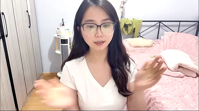 Snapshot of Hmm_0303 chatting on 10, 3, 2026 Hmm 0303 online show from 10, 3, 2026