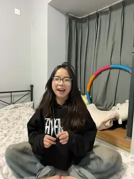 Snapshot of Hmm_0303 chatting on 5, 4, 2026 Hmm 0303 online show from 5, 4, 2026