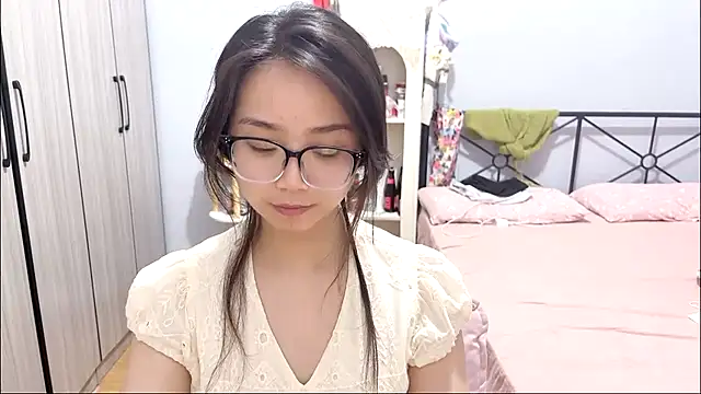 Snapshot of Hmm_0303 chatting on 15, 4, 2026 Hmm 0303 online show from 15, 4, 2026