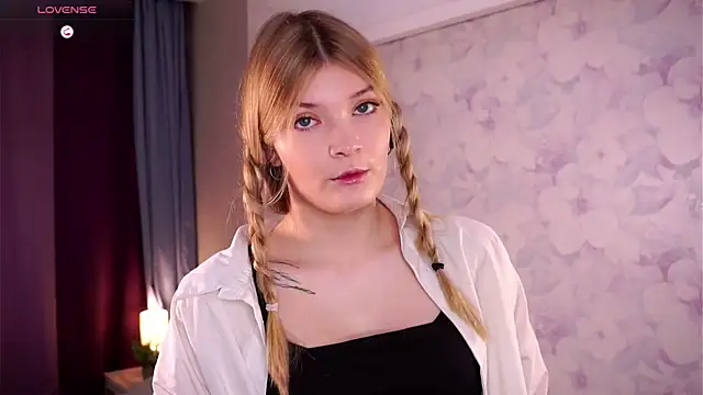 Snapshot of UteMessineo chatting on 12, 11, 2025 UteMessineo online show from 12, 11, 2025