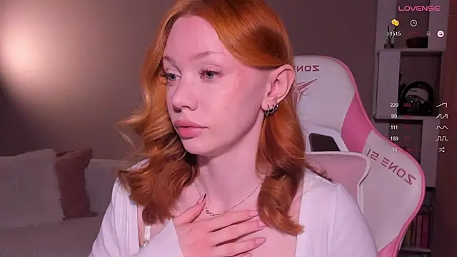 Snapshot of Elisahsthetics chatting on 19, 4, 2026 Elisahsthetics online show from 19, 4, 2026