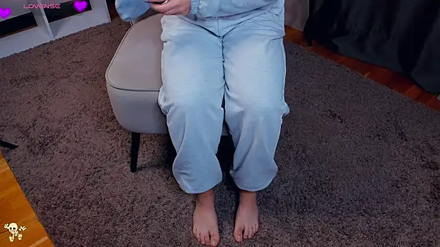 Snapshot of LaurelSatunas chatting on 13, 11, 2025 LaurelSatunas online show from 13, 11, 2025