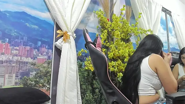 Snapshot of LucieAndSarah chatting on 11, 11, 2025 LucieAndSarah online show from 11, 11, 2025