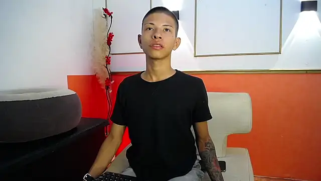 Tessachains 2  online show from 4, 12, 2025