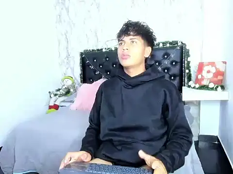 Valentino Lane online show from 16, 12, 2025