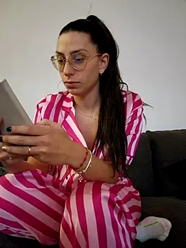 Snapshot of Lovequinn27 chatting on 7, 11, 2025 Lovequinn27 online show from 7, 11, 2025