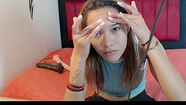 Snapshot of AMARYXS chatting on 4, 12, 2025 AMARYXS online show from 4, 12, 2025