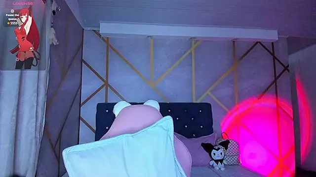 Snapshot of _vaiolet_owo chatting on 26, 2, 2026 vaiolet owo online show from 26, 2, 2026