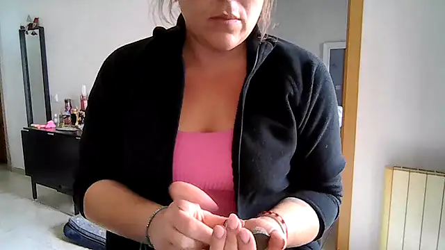 Snapshot of Domiqueen chatting on 13, 11, 2025 Domiqueen online show from 13, 11, 2025