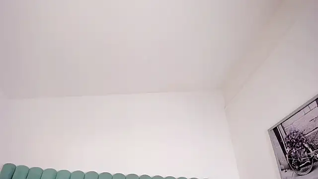 FrancescaSkuirt online show from 19, 12, 2025