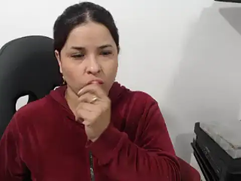 Snapshot of karol_loveet chatting on 6, 11, 2025 karol loveet online show from 6, 11, 2025