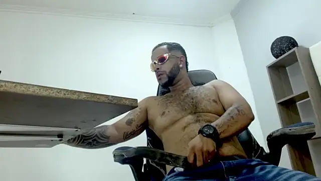 Snapshot of Lukke_Smitt chatting on 11, 11, 2025 Lukke Smitt online show from 11, 11, 2025