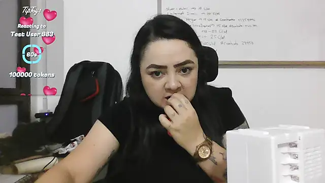 Snapshot of cleo_wale_ chatting on 16, 12, 2025 cleo wale online show from 16, 12, 2025