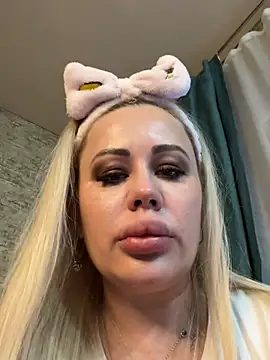 Snapshot of MonnyStef chatting on 14, 2, 2026 MonnyStef online show from 14, 2, 2026