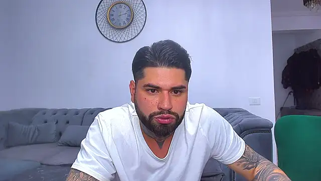 Snapshot of alexandermoris chatting on 17, 12, 2025 alexandermoris online show from 17, 12, 2025