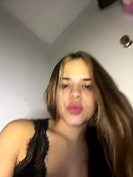 Snapshot of Sara__Secret chatting on 9, 11, 2025 Sara Secret online show from 9, 11, 2025