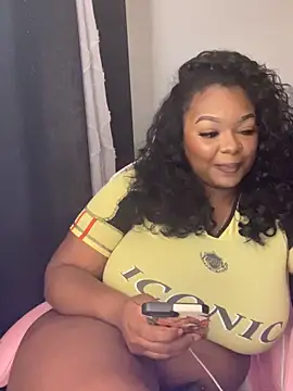 Snapshot of Fxncymuse chatting on 16, 4, 2026 Fxncymuse online show from 16, 4, 2026