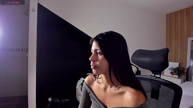 Snapshot of ZarinaWynne chatting on 6, 4, 2026 ZarinaWynne online show from 6, 4, 2026